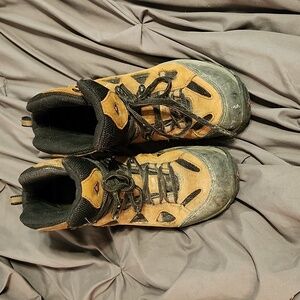 Ecco women's hiking boot 7-7.5